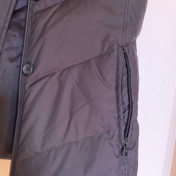Banana Republic Puffer Vest - Picture 2 of 12